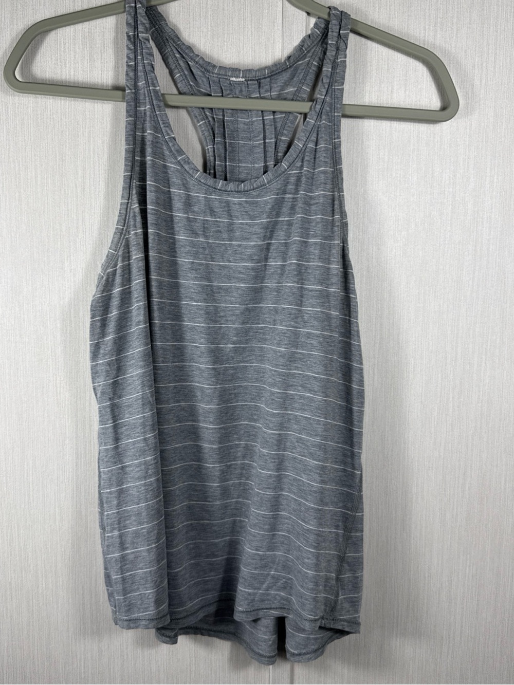 Lululemon Yoga Everyday Top Size 6 Short Serve Heathered Gray Striped Racerback